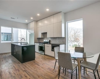 427 W 10th Street - Photo Thumbnail 5