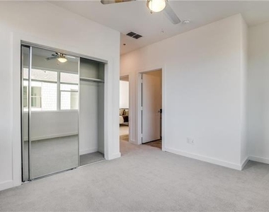 427 W 10th Street - Photo Thumbnail 12