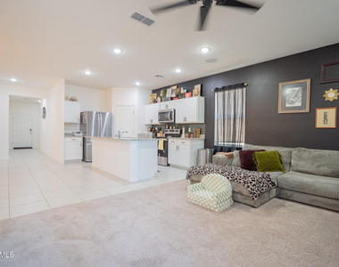 36043 W Santa Clara Avenue - Photo Thumbnail 5