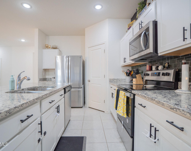 36043 W Santa Clara Avenue - Photo Thumbnail 7