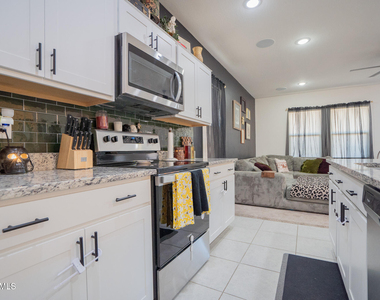 36043 W Santa Clara Avenue - Photo Thumbnail 8