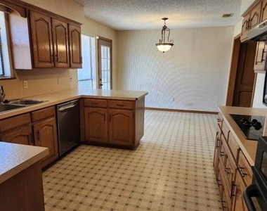 2001 Birchwood Lane - Photo Thumbnail 5