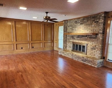 2001 Birchwood Lane - Photo Thumbnail 4