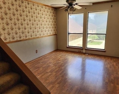 2001 Birchwood Lane - Photo Thumbnail 3
