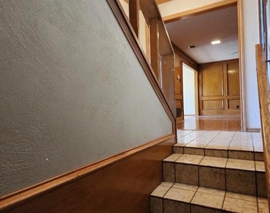 2001 Birchwood Lane - Photo Thumbnail 7