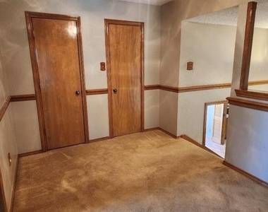 2001 Birchwood Lane - Photo Thumbnail 9