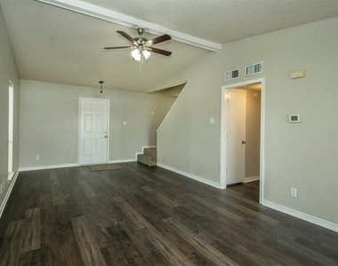 12833 Pandora Drive - Photo Thumbnail 5