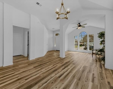 4512 Stepping Stone Drive - Photo Thumbnail 9