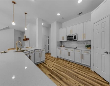 4512 Stepping Stone Drive - Photo Thumbnail 4