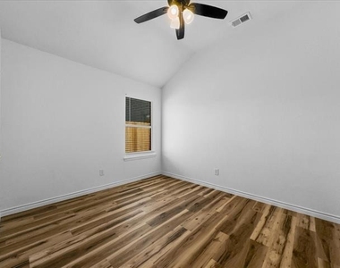 4512 Stepping Stone Drive - Photo Thumbnail 13