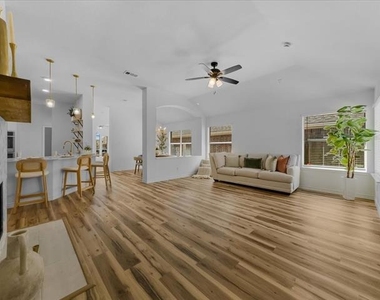 4512 Stepping Stone Drive - Photo Thumbnail 8