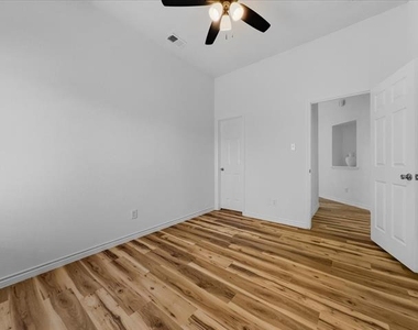 4512 Stepping Stone Drive - Photo Thumbnail 11