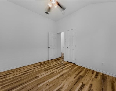 4512 Stepping Stone Drive - Photo Thumbnail 19