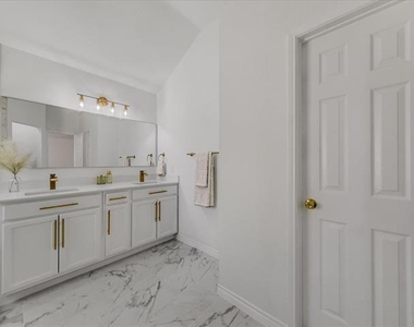4512 Stepping Stone Drive - Photo Thumbnail 15