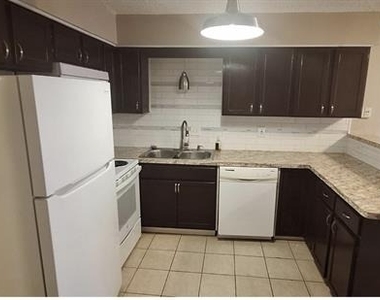 805 N Oak Street - Photo Thumbnail 2