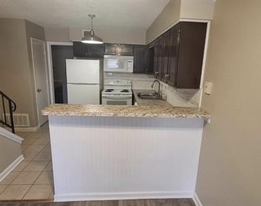 805 N Oak Street - Photo Thumbnail 1