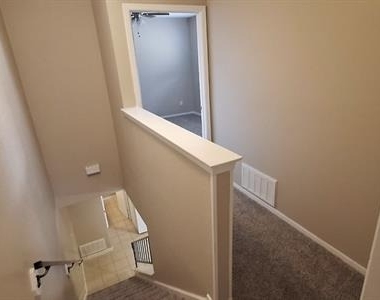 805 N Oak Street - Photo Thumbnail 8