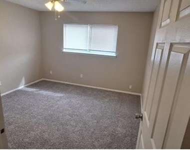 805 N Oak Street - Photo Thumbnail 7