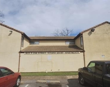 805 N Oak Street - Photo Thumbnail 9