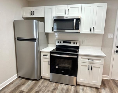 813 Kingdom Circle - Photo Thumbnail 2