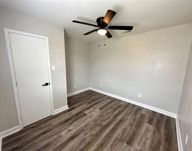813 Kingdom Circle - Photo Thumbnail 6