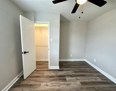 813 Kingdom Circle - Photo Thumbnail 7