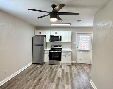 813 Kingdom Circle - Photo Thumbnail 3
