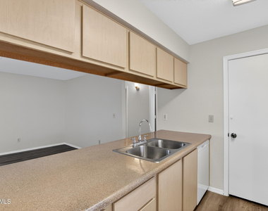 16033 N 25th Street - Photo Thumbnail 5