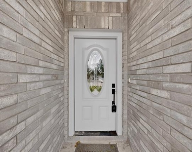 2000 Skylark Drive - Photo Thumbnail 5