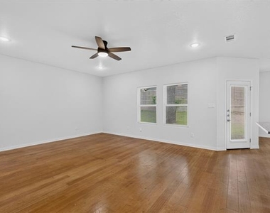 2000 Skylark Drive - Photo Thumbnail 8