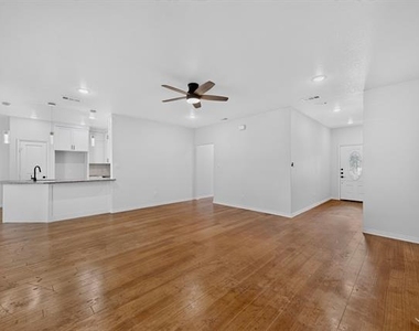 2000 Skylark Drive - Photo Thumbnail 6