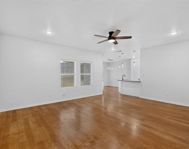 2000 Skylark Drive - Photo Thumbnail 7