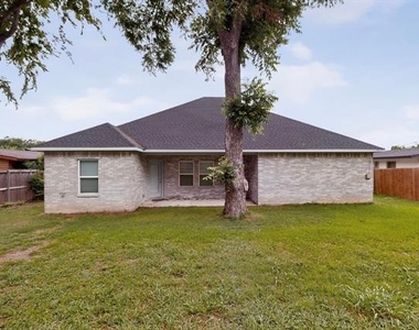 2000 Skylark Drive - Photo Thumbnail 35