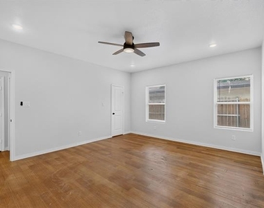 2000 Skylark Drive - Photo Thumbnail 16