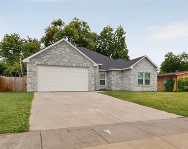 2000 Skylark Drive - Photo Thumbnail 4