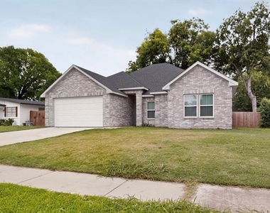 2000 Skylark Drive - Photo Thumbnail 2