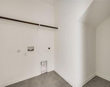 1820 Purtis Creek Drive - Photo Thumbnail 16