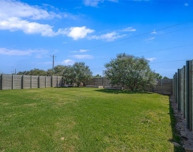 1500 Canary Lane - Photo Thumbnail 32