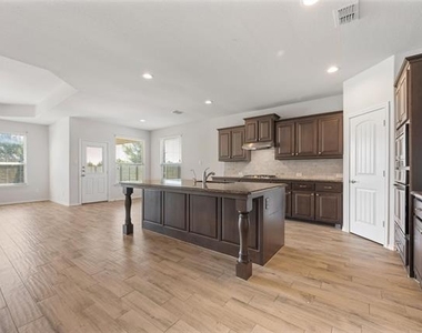 1500 Canary Lane - Photo Thumbnail 7