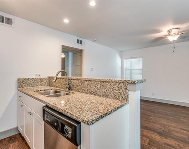 4633 Fairmount Street - Photo Thumbnail 9