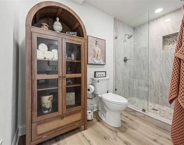 700 S Crockett Street - Photo Thumbnail 17