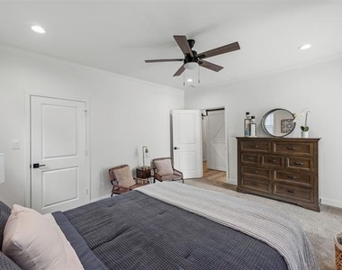 700 S Crockett Street - Photo Thumbnail 12