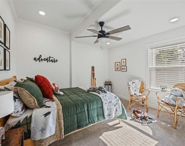 700 S Crockett Street - Photo Thumbnail 13