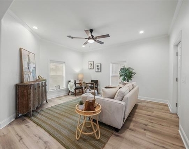 700 S Crockett Street - Photo Thumbnail 2
