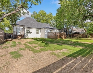 700 S Crockett Street - Photo Thumbnail 23
