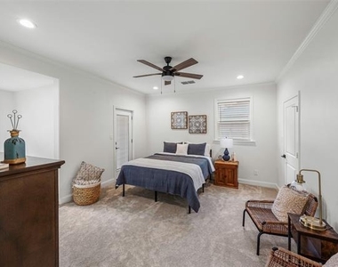 700 S Crockett Street - Photo Thumbnail 11