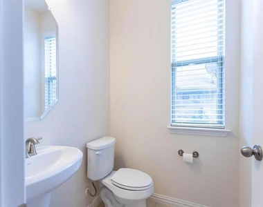 2601 N Sun Creek Drive - Photo Thumbnail 11