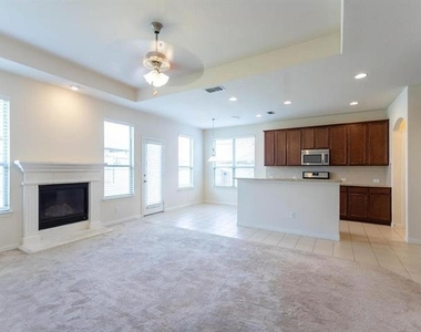 2601 N Sun Creek Drive - Photo Thumbnail 4