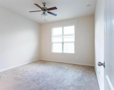 2601 N Sun Creek Drive - Photo Thumbnail 13