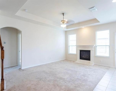 2601 N Sun Creek Drive - Photo Thumbnail 6